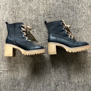 Hardly worn heeled black boots. Size 9, women’s.